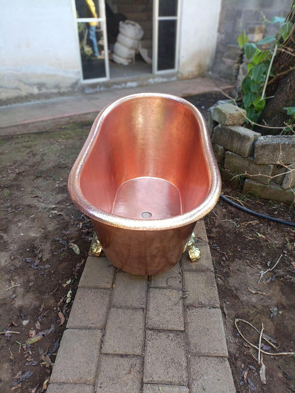 A Beautiful Bath tub Copper Hand Hammered. made to order -3-4 weeks.