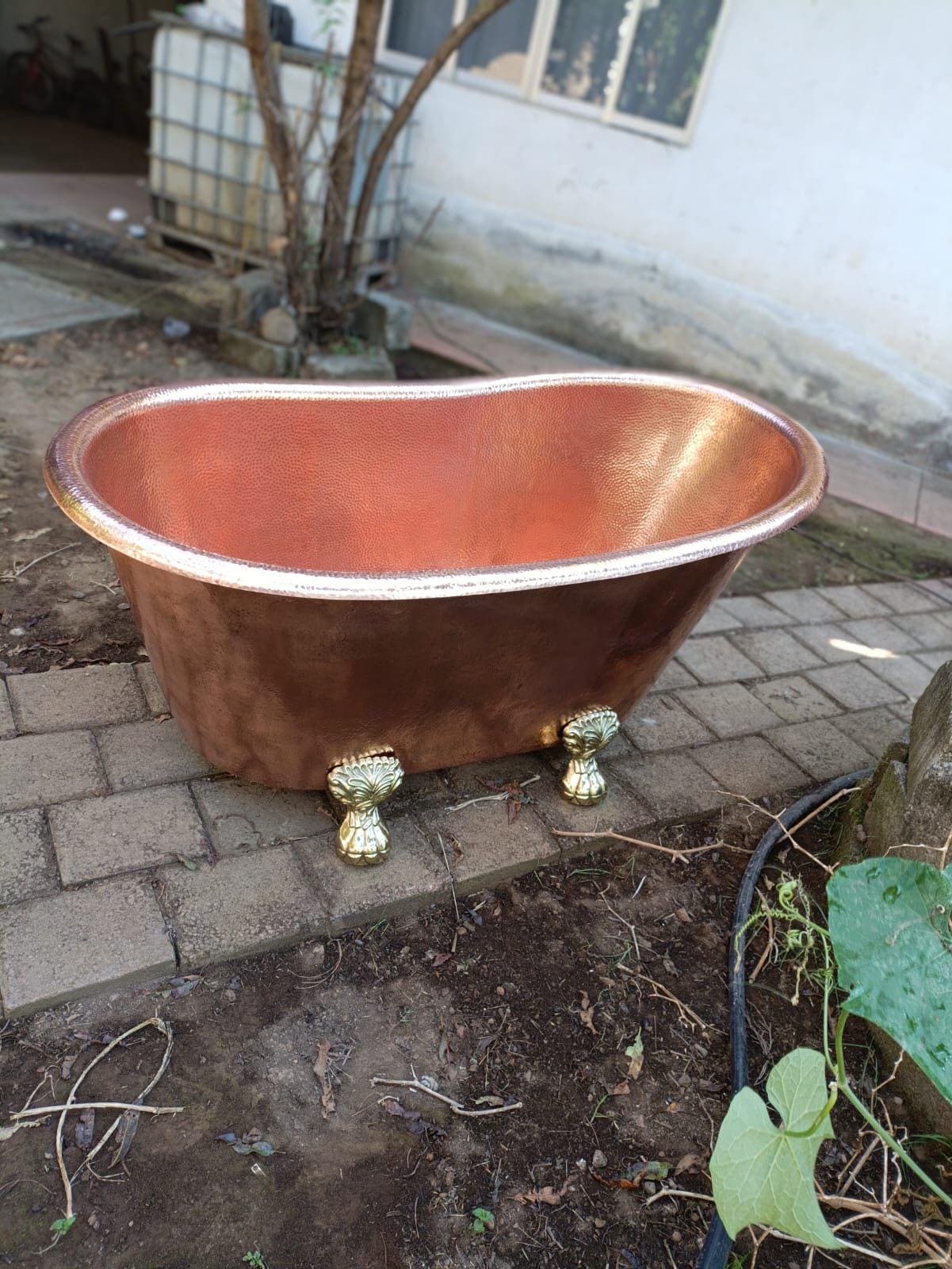 A Beautiful Bath tub Copper Hand Hammered. made to order -3-4 weeks.