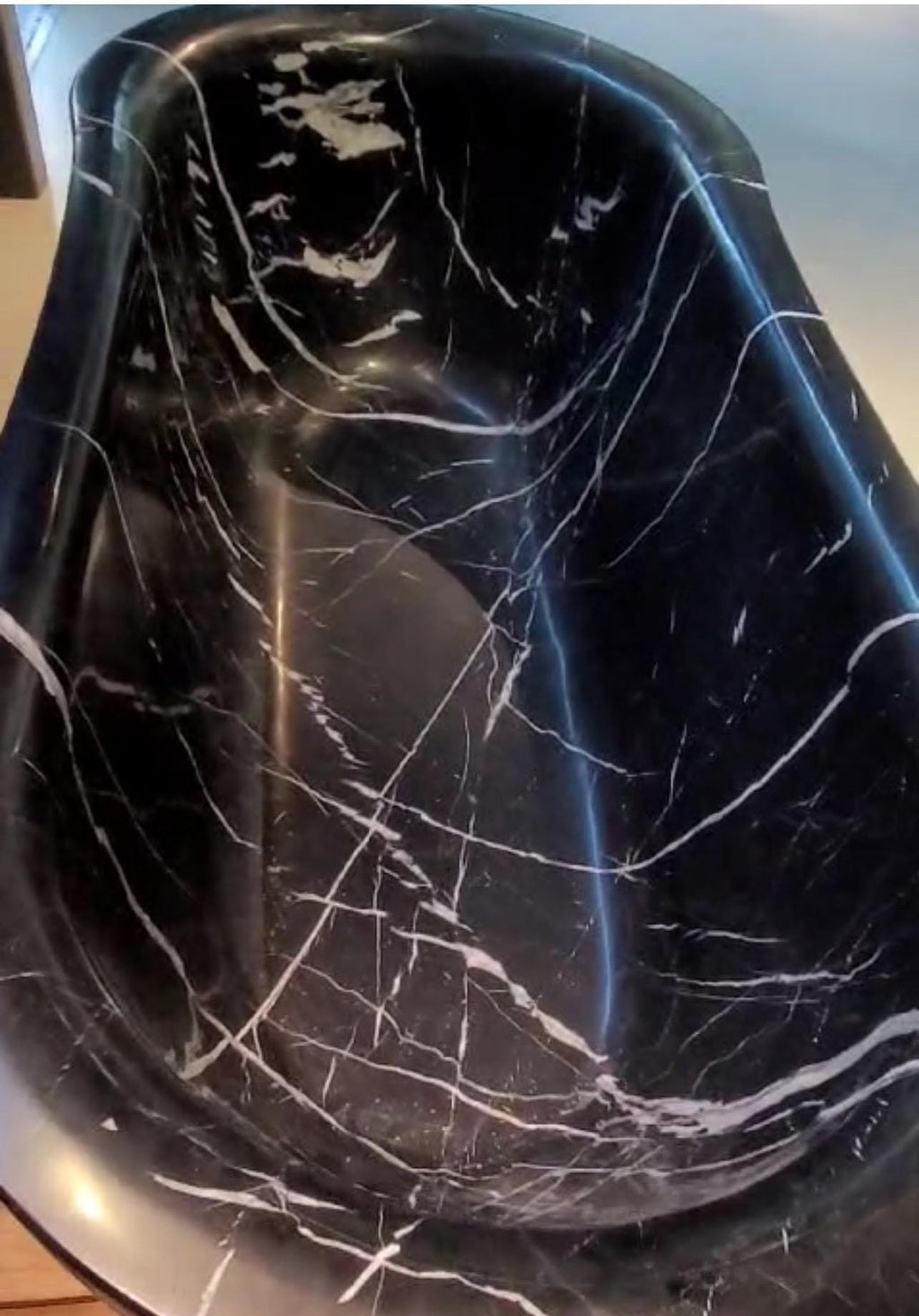 Black Marble Bathtub Hand Carved Triple Polished by our crew. Natural stones r unique in colors, patterns, from geological processes.
