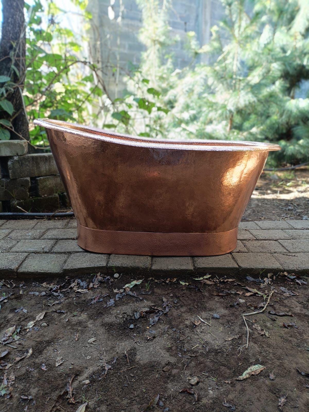 A Beautiful Bath tub Copper Hand Hammered. made to order -3-4 weeks.