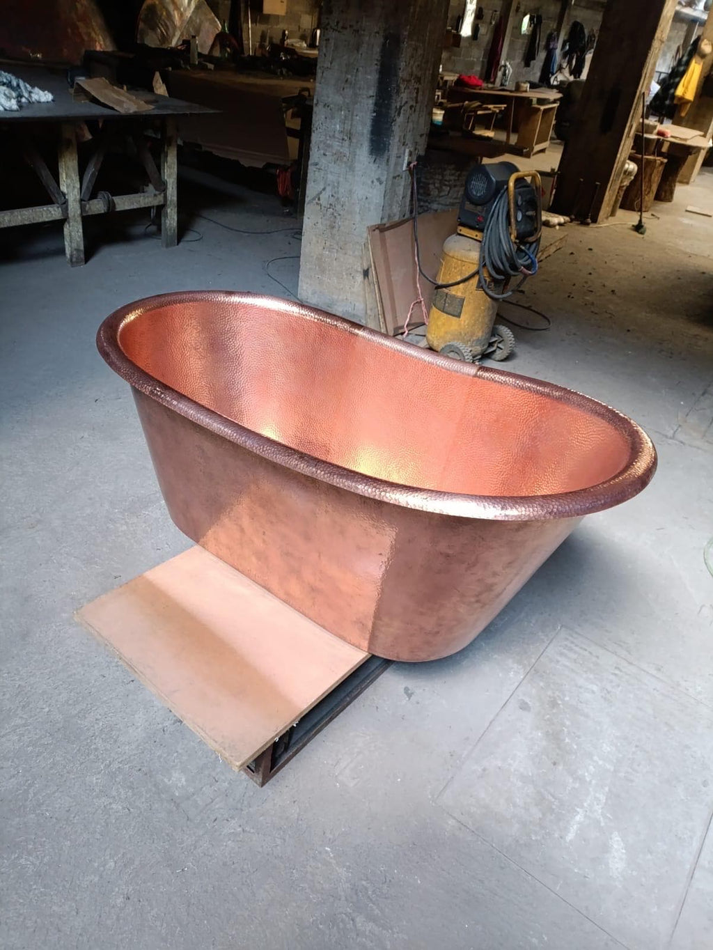 A Beautiful Bath tub Copper Hand Hammered. made to order -3-4 weeks.
